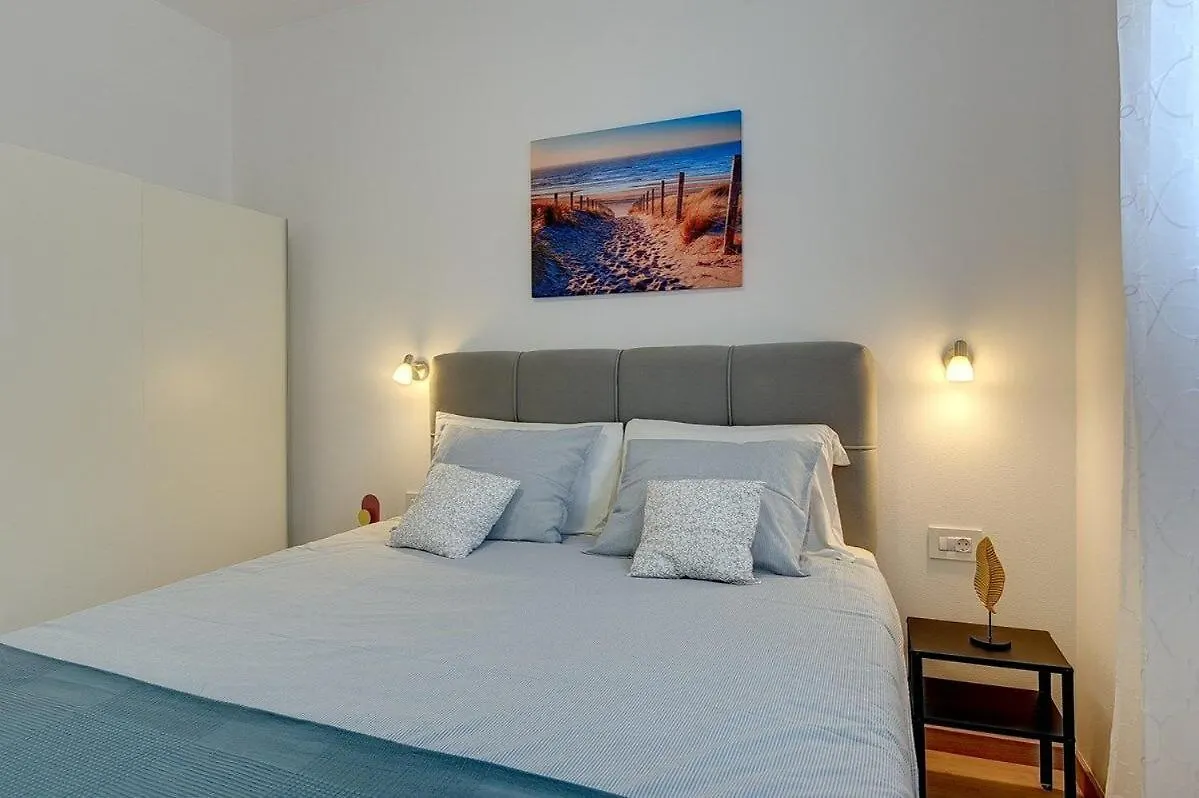 Apartment Vala Ližnjan
