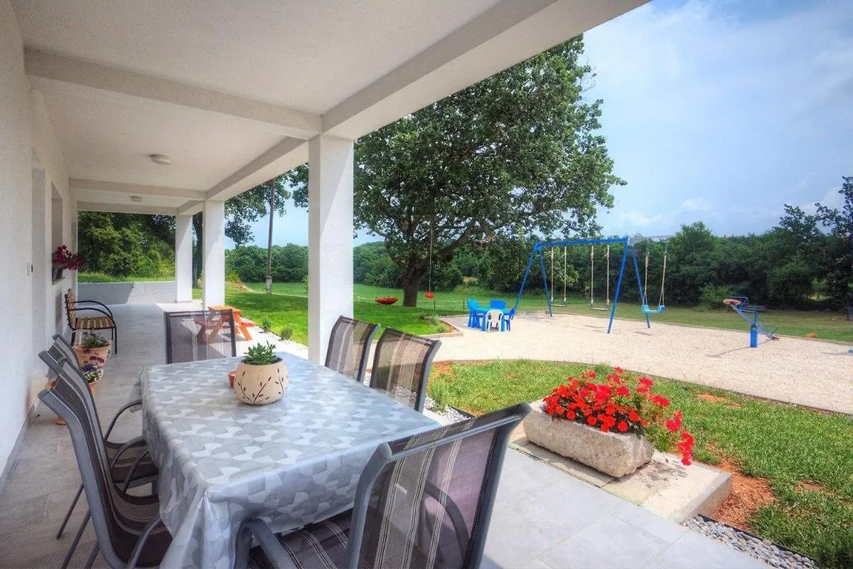 Apartment Vala Ližnjan