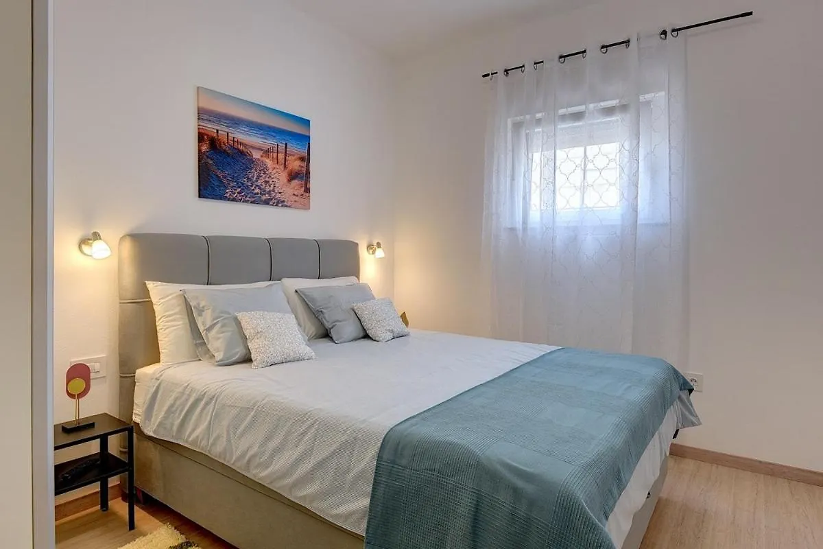 Apartment Vala Ližnjan