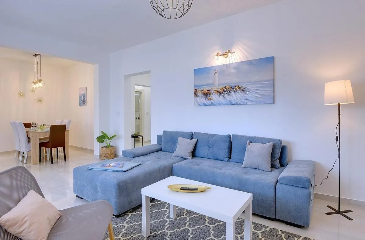 Apartment Vala Ližnjan